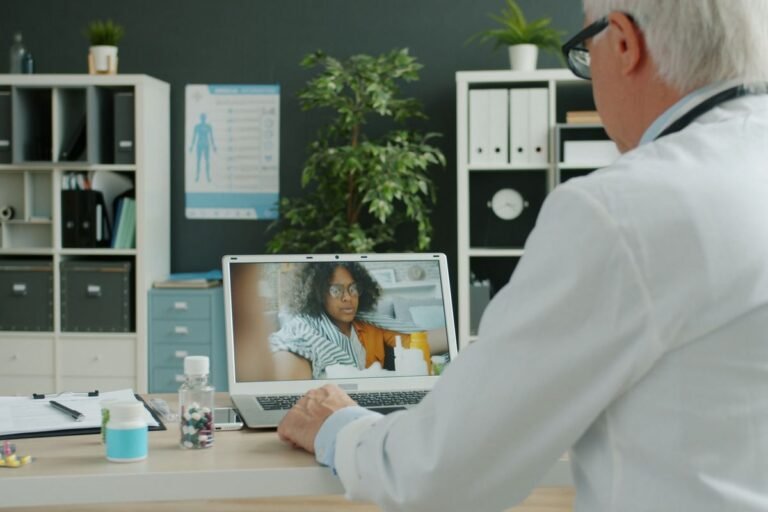 Como conversar com um médico online